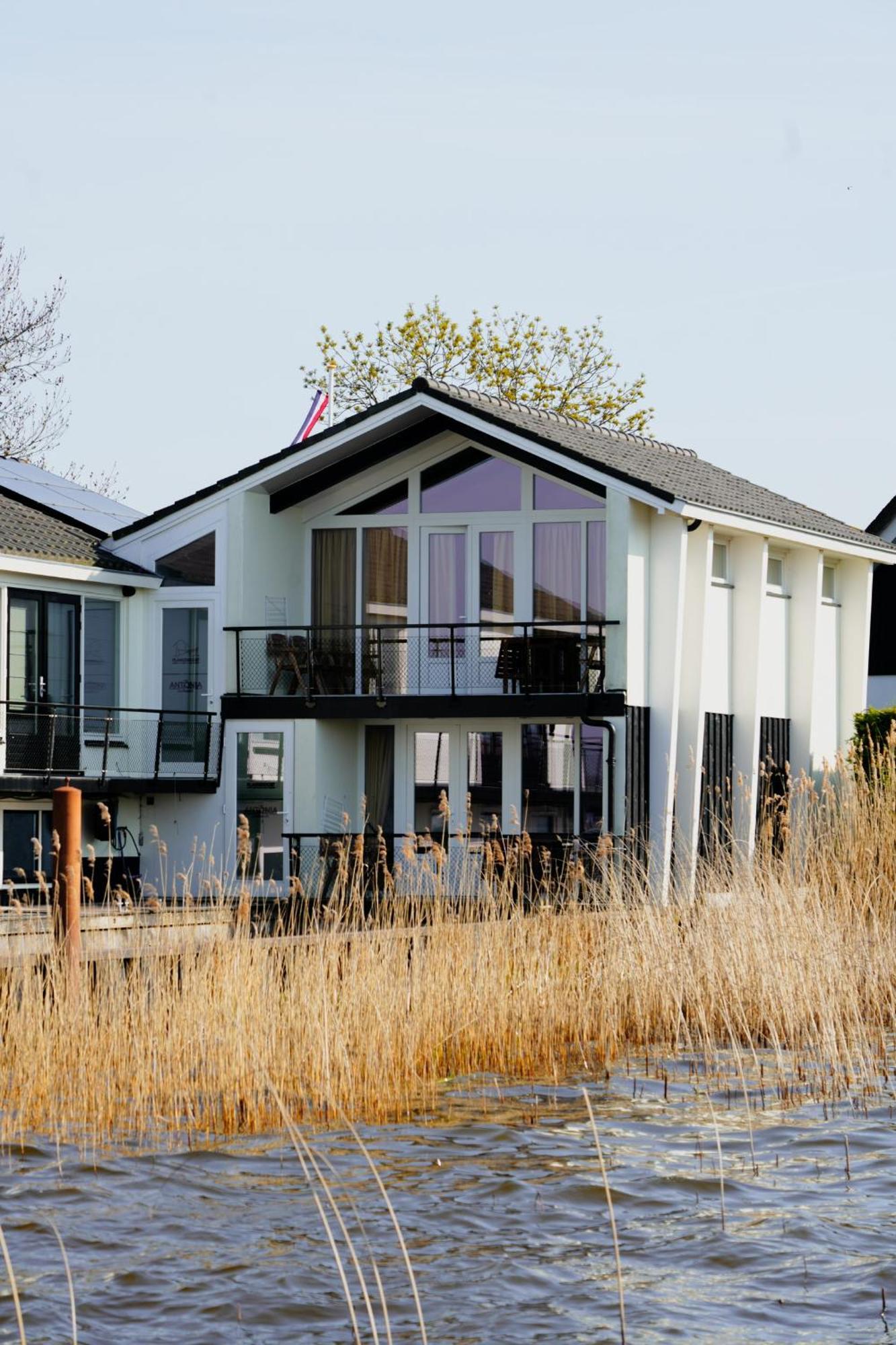 Plassenzicht Logies & Sloepverhuur โลสเดร็คท์ ภายนอก รูปภาพ